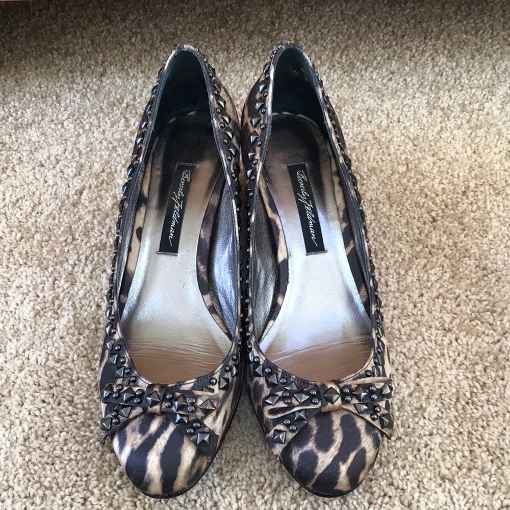 Beverly Feldman 8M leopard embellished wedges.